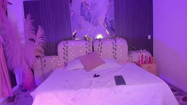 JazminRusso  online show from 04/06/26, 04:21