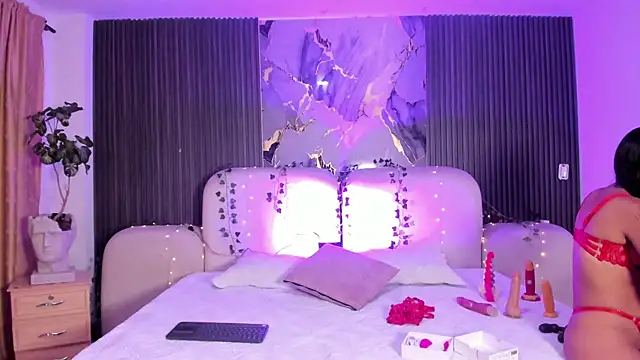 JazminRusso  online show from 04/17/26, 04:48