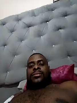 Snapshot of Tuverdugo12 chatting on 03/06/26, 01:35 Tuverdugo12 online show from 03/06/26, 01:35