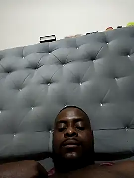 Snapshot of Tuverdugo12 chatting on 04/15/26, 11:17 Tuverdugo12 online show from 04/15/26, 11:17