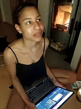 YaraEstelle online show from 03/08/26, 11:19