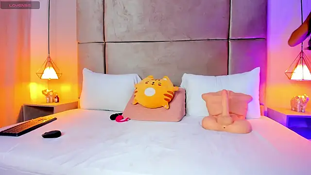 Zafiro11  online show from 02/23/26, 12:02