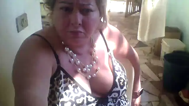 Snapshot of bialoba7 chatting on 09/10/25, 04:40 bialoba7 online show from 09/10/25, 04:40