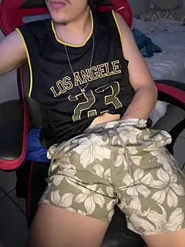 hungtwinkBR online show from 04/12/26, 07:41