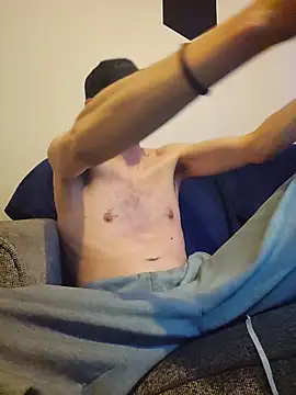 AERIALCLOVER online show from 04/17/26, 07:22