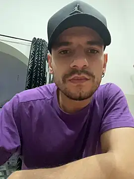 Snapshot of alessand180521 chatting on 02/11/26, 07:52 alessand180521 online show from 02/11/26, 07:52