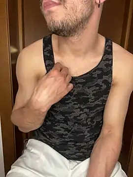 Snapshot of alessand180521 chatting on 02/15/26, 03:20 alessand180521 online show from 02/15/26, 03:20