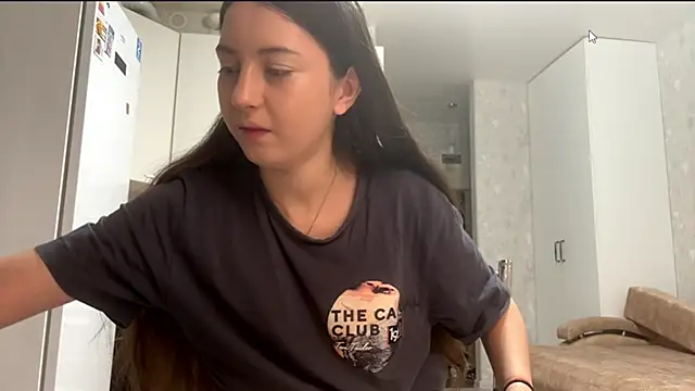 Snapshot of ZyntraLoom chatting on 02/01/26, 12:59 ZyntraLoom online show from 02/01/26, 12:59