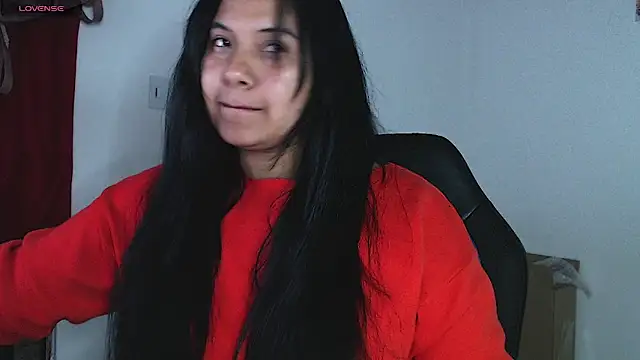 Snapshot of emily-rousee- chatting on 05/26/26, 01:45 emily-rousee- online show from 05/26/26, 01:45
