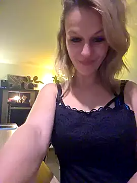 Snapshot of Couple-Kiwii-Orchidee-Boy chatting on 03/02/26, 09:43 Couple-Kiwii-Orchidee-Boy online show from 03/02/26, 09:43