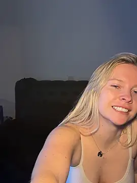 Snapshot of Ellie-rosee chatting on 02/16/26, 07:48 Ellie-rosee online show from 02/16/26, 07:48