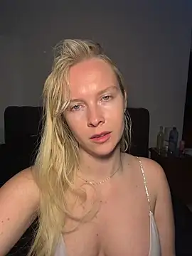 Snapshot of Ellie-rosee chatting on 02/24/26, 03:43 Ellie-rosee online show from 02/24/26, 03:43