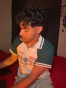 Snapshot of its_alejandro27 chatting on 02/19/26, 01:12 its alejandro27 online show from 02/19/26, 01:12