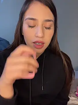 Snapshot of romyamo chatting on 02/14/26, 03:14 romyamo online show from 02/14/26, 03:14