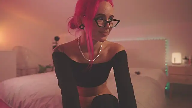 Snapshot of Sarah_Pink chatting on 12/01/24, 09:15 Sarah Pink online show from 12/01/24, 09:15