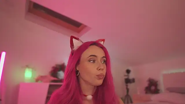 Snapshot of Sarah_Pink chatting on 12/25/24, 05:37 Sarah Pink online show from 12/25/24, 05:37