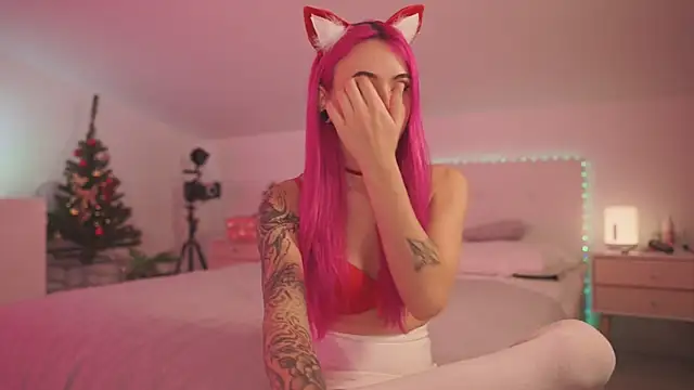 Snapshot of Sarah_Pink chatting on 12/28/24, 05:35 Sarah Pink online show from 12/28/24, 05:35