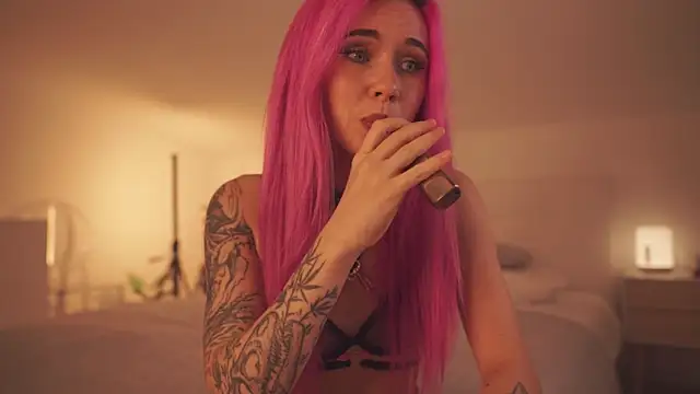 Snapshot of Sarah_Pink chatting on 02/08/25, 05:29 Sarah Pink online show from 02/08/25, 05:29