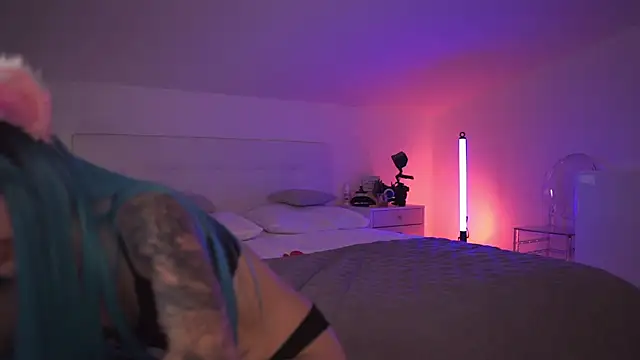 Snapshot of Sarah_Pink chatting on 03/21/25, 05:23 Sarah Pink online show from 03/21/25, 05:23