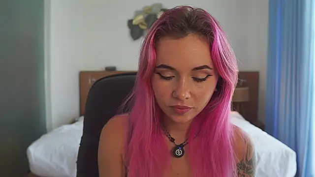 Sarah Pink online show from 12/18/25, 02:28