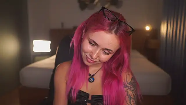 Sarah Pink online show from 05/15/26, 01:51