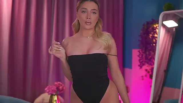 Snapshot of NadyaBlue chatting on 02/16/26, 05:03 NadyaBlue online show from 02/16/26, 05:03