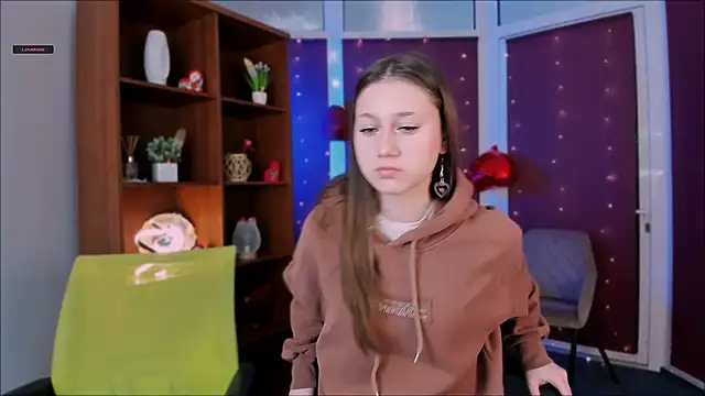 arianaa cat online show from 02/11/26, 05:56