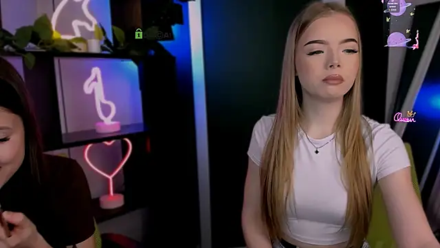 arianaa cat online show from 03/21/26, 08:19