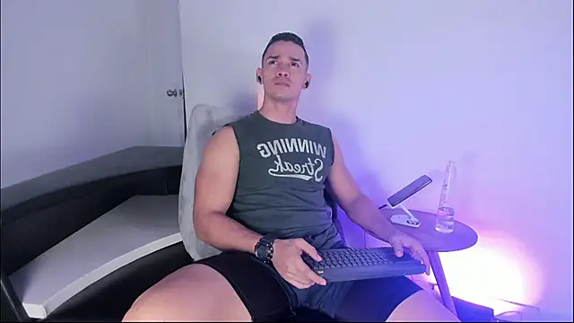 CRISTHIAN WOLF1 online show from 05/21/26, 08:16