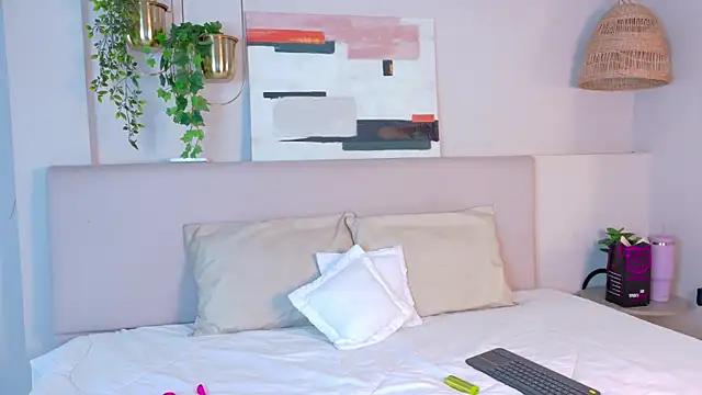 VioletBloomm online show from 02/09/26, 11:36