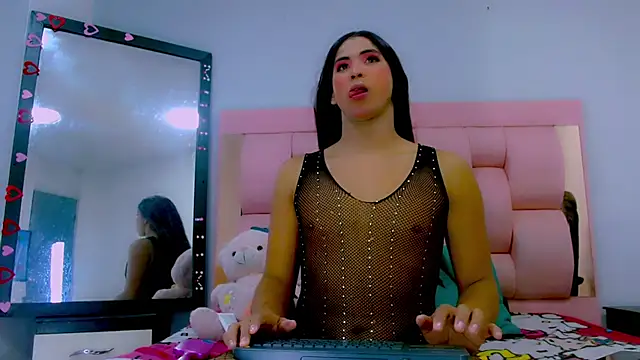 Snapshot of Sophia_Valentina chatting on 02/24/26, 05:05 Sophia Valentina online show from 02/24/26, 05:05