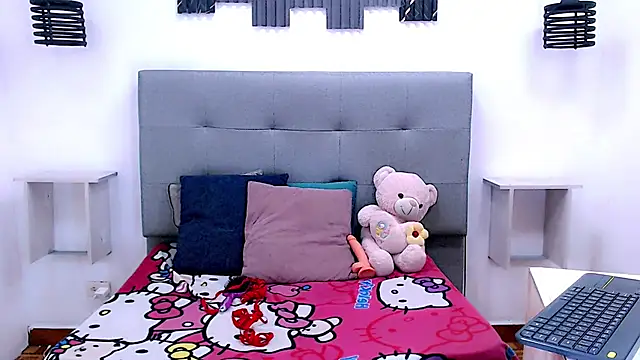 Snapshot of Sophia_Valentina chatting on 02/28/26, 04:46 Sophia Valentina online show from 02/28/26, 04:46