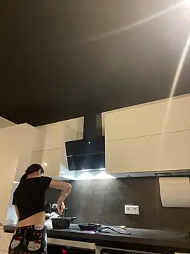 Just-Lilly online show from 04/16/26, 10:45