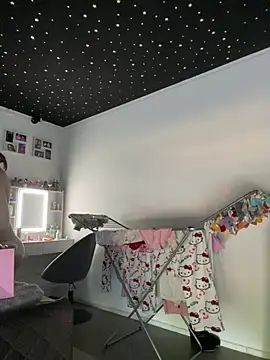 Snapshot of Just-Lilly chatting on 06/26/26, 04:11 Just-Lilly online show from 06/26/26, 04:11
