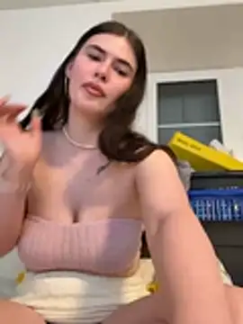 Evie-Moore online show from 02/04/26, 05:19