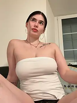 Evie-Moore online show from 02/24/26, 10:30