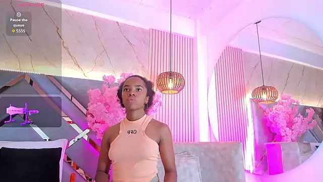 Snapshot of EmmaLovve chatting on 02/10/26, 02:26 EmmaLovve online show from 02/10/26, 02:26