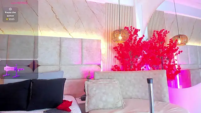 Snapshot of EmmaLovve chatting on 02/26/26, 02:32 EmmaLovve online show from 02/26/26, 02:32