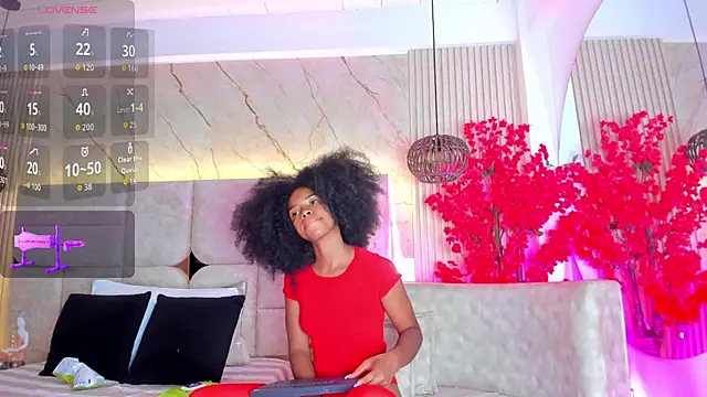 Snapshot of EmmaLovve chatting on 03/02/26, 02:36 EmmaLovve online show from 03/02/26, 02:36