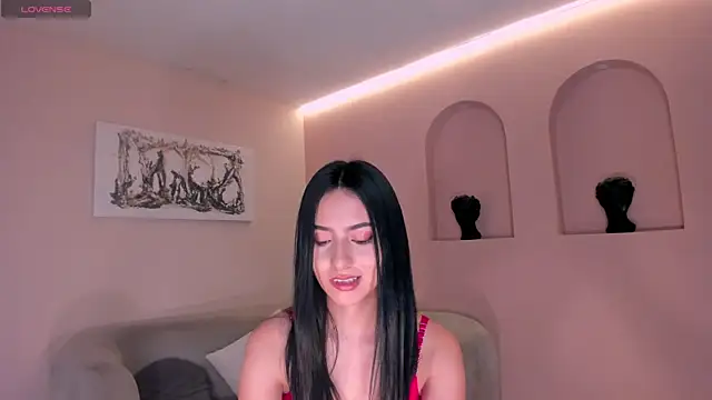 LucieMartin online show from 04/08/26, 07:25