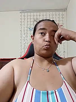 Snapshot of BustySexy_Nataly chatting on 05/17/26, 03:52 BustySexy Nataly online show from 05/17/26, 03:52