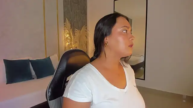 sophia solerr online show from 02/12/26, 07:53