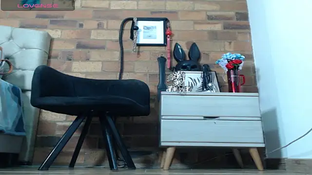 Snapshot of Girl_Bondage chatting on 03/20/26, 01:05 Girl Bondage online show from 03/20/26, 01:05