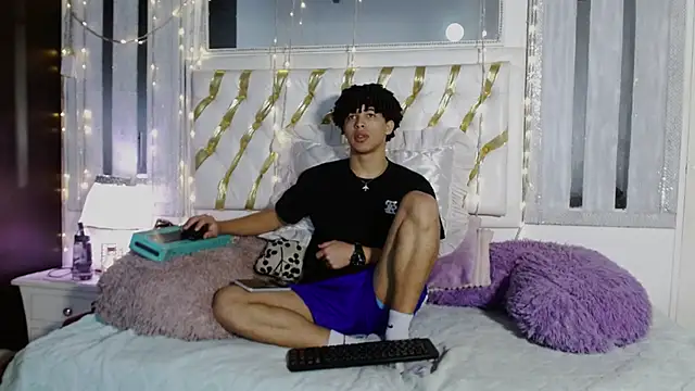 Snapshot of ian_smith_ chatting on 02/05/26, 12:43 ian smith online show from 02/05/26, 12:43