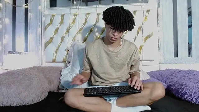 Snapshot of ian_smith_ chatting on 02/14/26, 11:40 ian smith online show from 02/14/26, 11:40