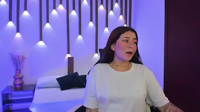 charlottee27  online show from 04/15/26, 02:29