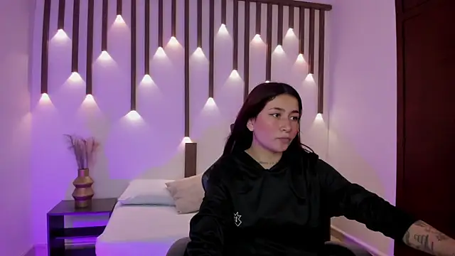 charlottee27  online show from 04/16/26, 02:12