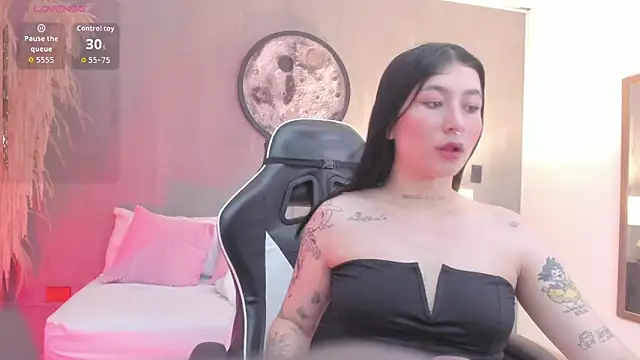 charlottee27  online show from 06/12/26, 02:54