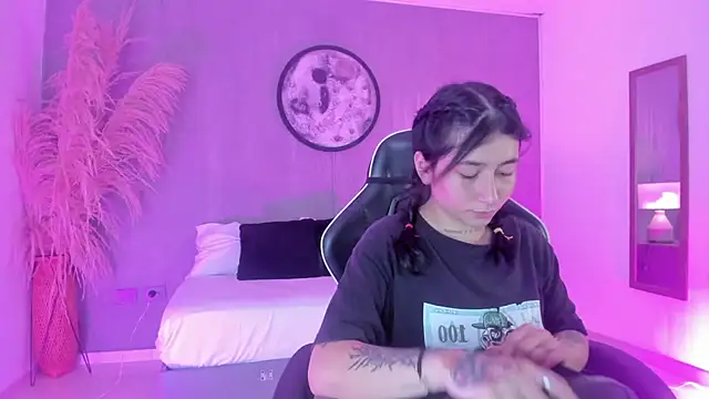 charlottee27  online show from 07/17/26, 01:56