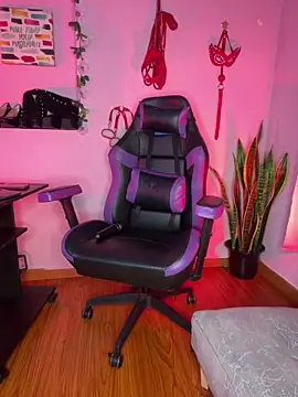 kenia thompsom01 online show from 04/11/26, 10:58